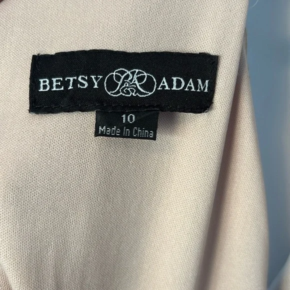 Betsy & Adam
Sequin floral
Champagne/Gold - Picture 4 of 12